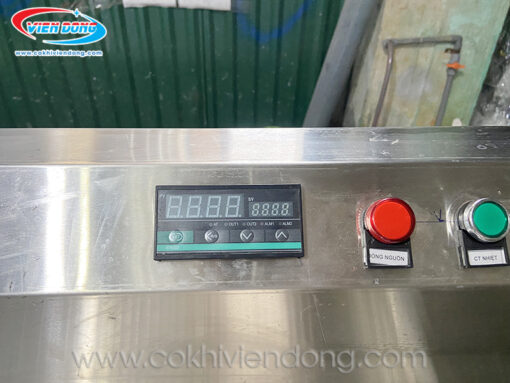 đồng hồ cài đặt nhiệt độ của máy sục rửa rau quả