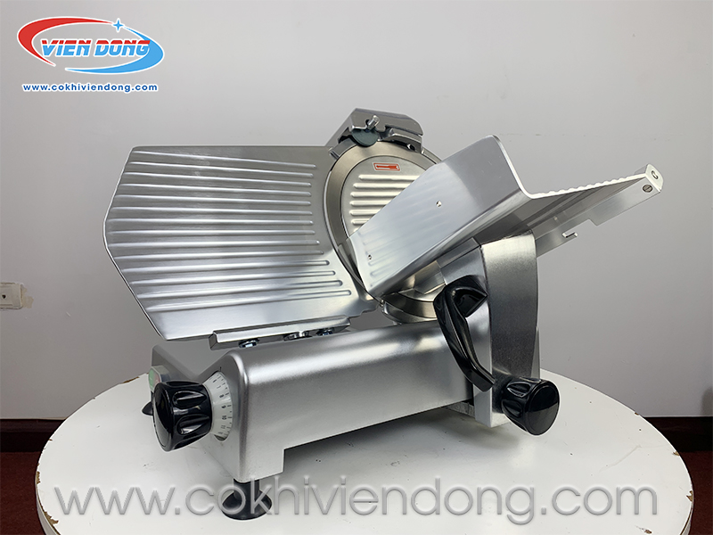Máy thái thịt chín bằng tay